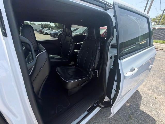 2025 Chrysler Pacifica Limited FWD
