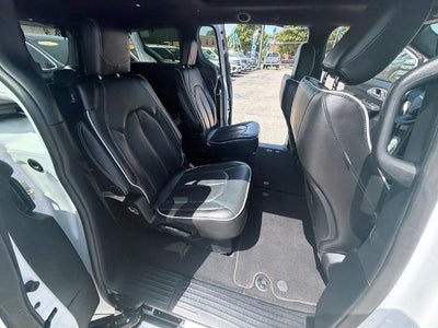 2025 Chrysler Pacifica Limited FWD