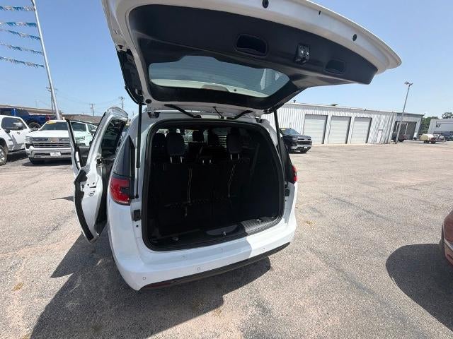 2025 Chrysler Pacifica Limited FWD