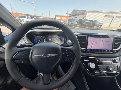 2025 Chrysler Pacifica Limited FWD