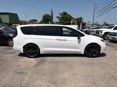 2025 Chrysler Pacifica Limited FWD