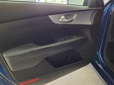 2023 Kia Forte LXS IVT