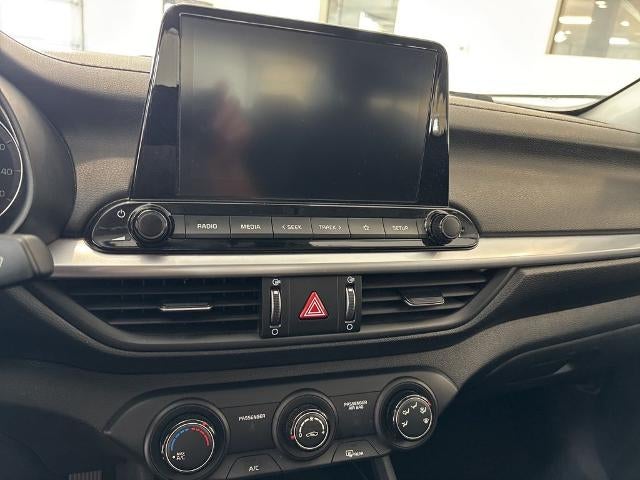 2023 Kia Forte LXS IVT