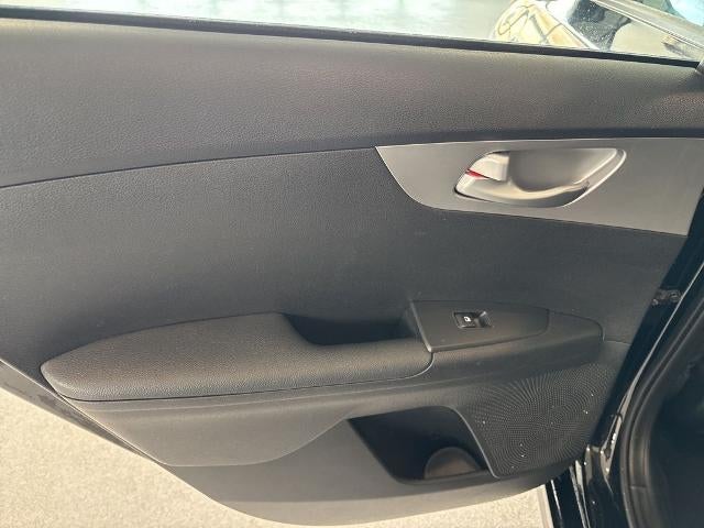 2023 Kia Forte LXS IVT