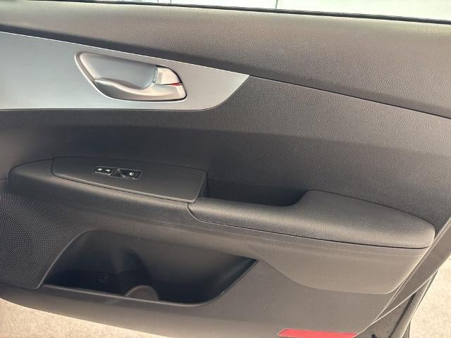 2023 Kia Forte LXS IVT