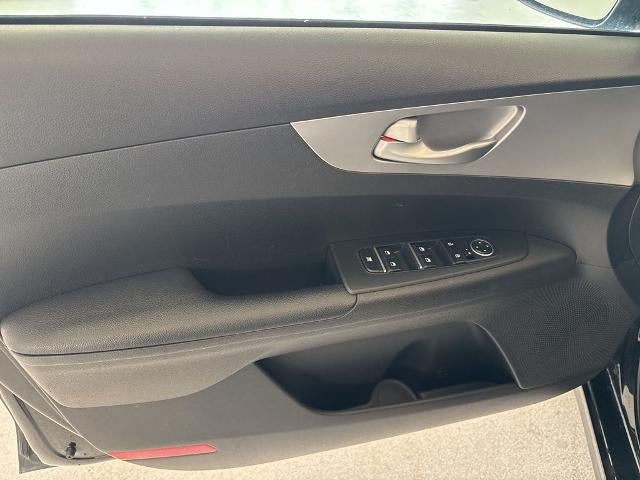 2023 Kia Forte LXS IVT