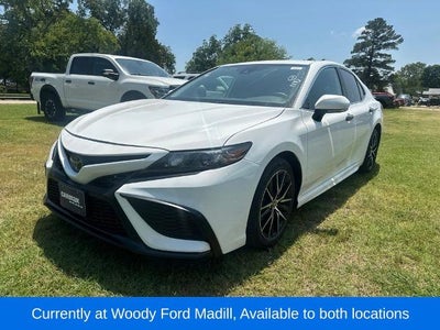 2024 Toyota Camry SE Auto (SE)