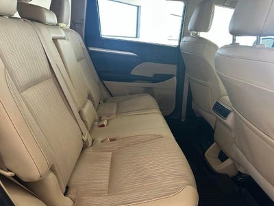 2019 Toyota Highlander LE Plus V6 FWD (SE)