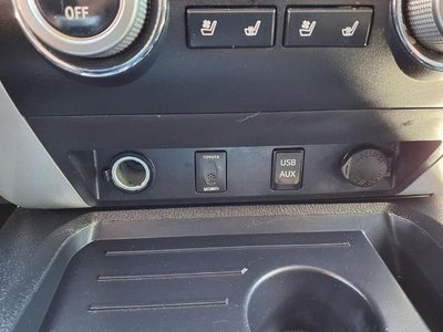 2017 Toyota Tundra 4WD 4WD Platinum CrewMax 5.5' Bed 5.7L (Natl)