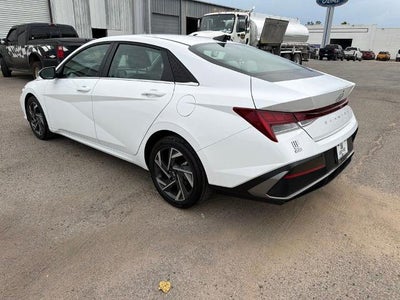 2025 Hyundai ELANTRA Limited IVT