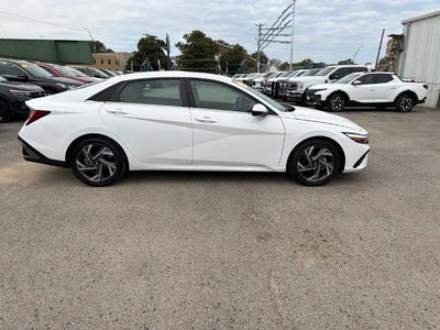 2025 Hyundai ELANTRA Limited IVT