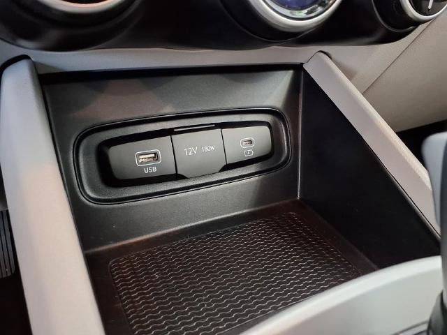 2025 Hyundai VENUE SEL IVT
