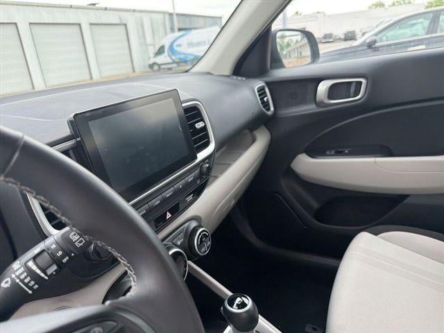 2025 Hyundai VENUE SEL IVT