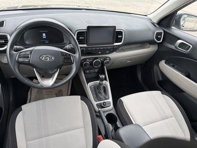 2025 Hyundai VENUE SEL IVT