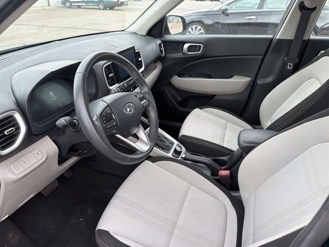 2025 Hyundai VENUE SEL IVT