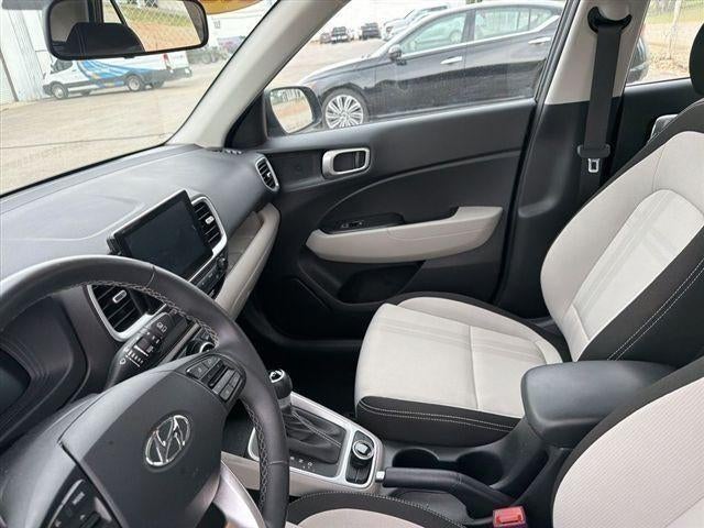 2025 Hyundai VENUE SEL IVT