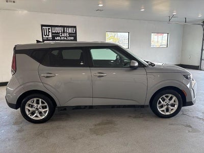 2023 Kia Soul LX IVT