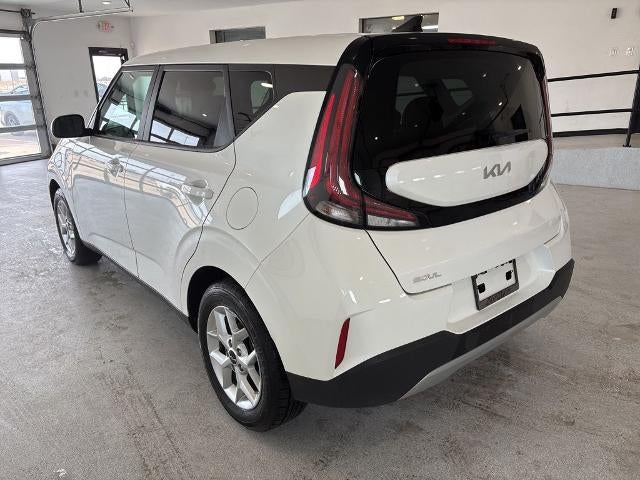 2023 Kia Soul LX IVT