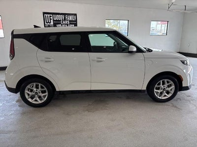 2023 Kia Soul LX IVT