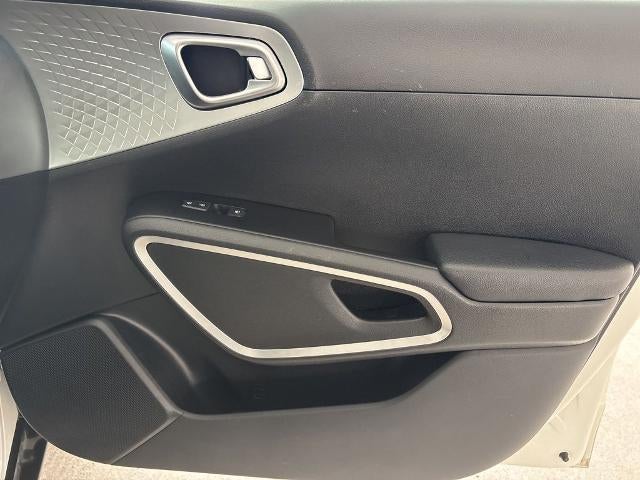 2023 Kia Soul LX IVT