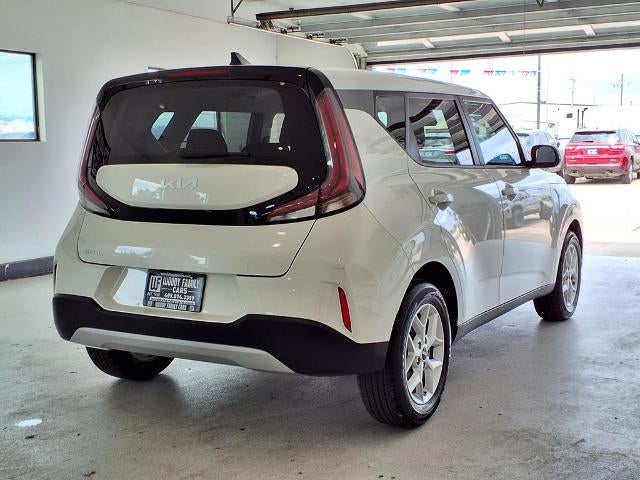2024 Kia Soul LX IVT