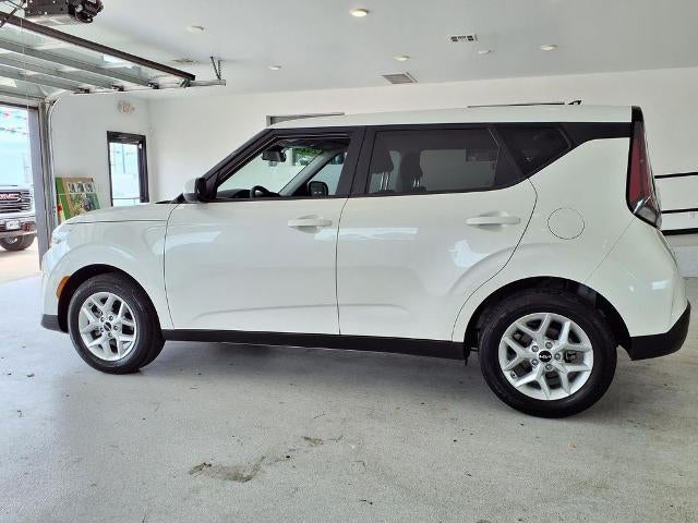 2024 Kia Soul LX IVT