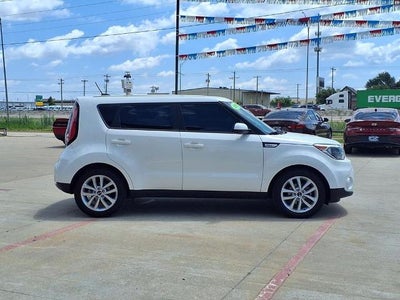 2019 Kia Soul + Auto