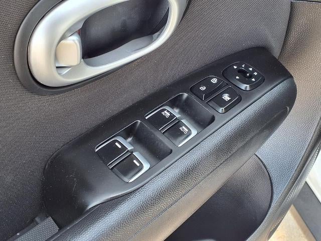 2019 Kia Soul + Auto